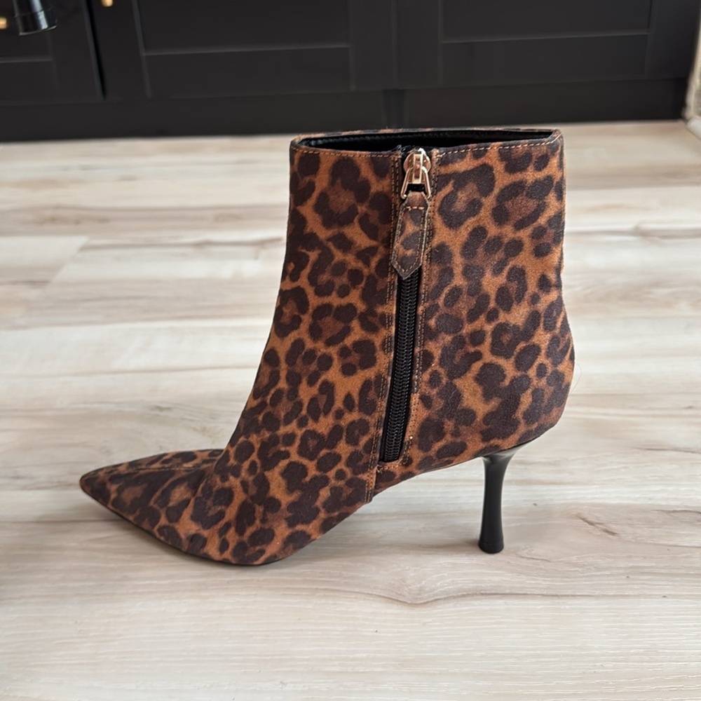Nine West Leopard Print Pointed Toe Heeled Booties Size 8 NWOT - Picture 4 of 7